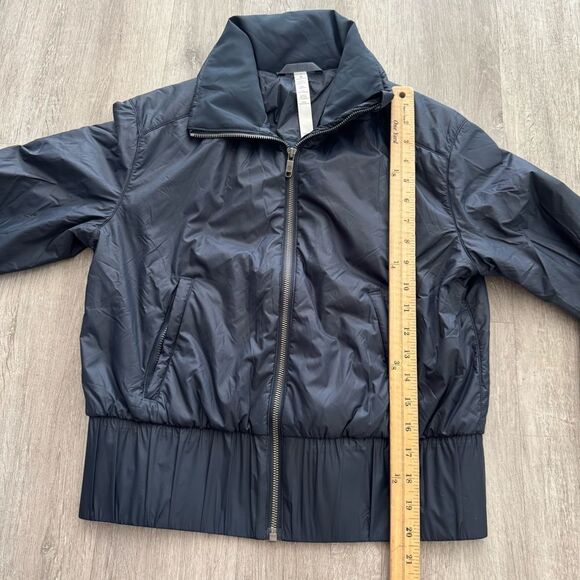 Lululemon gather and go crop nylon navy blue zip jacket size 4 - Picture 4 of 6